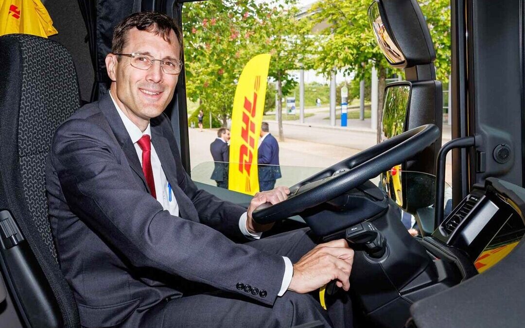 DHL Unveils Electric Truck with Backup Generator that Cuts CO2 by 90%