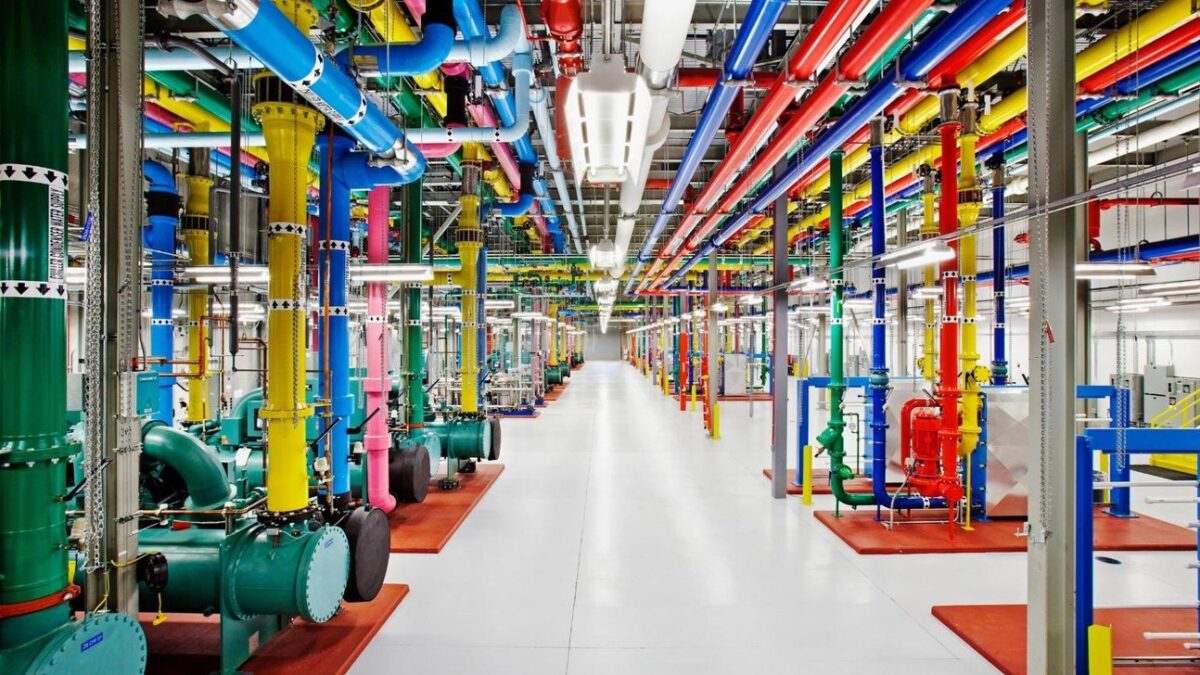 Google Slashes Data Center Energy Emissions Despite AI Power Surge